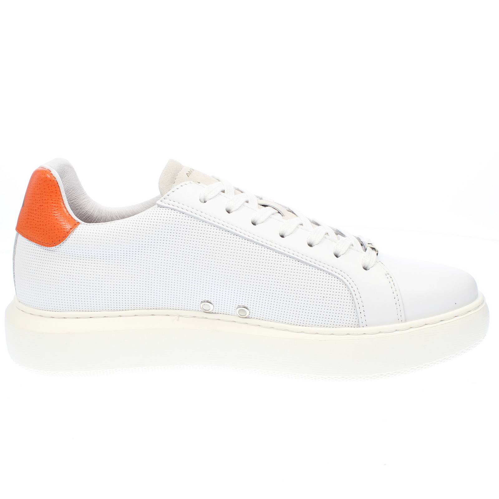 AMBITIOUS Perforierte Leder-Sneakers mit Oversize-Sohle Herren weiß Foto 2