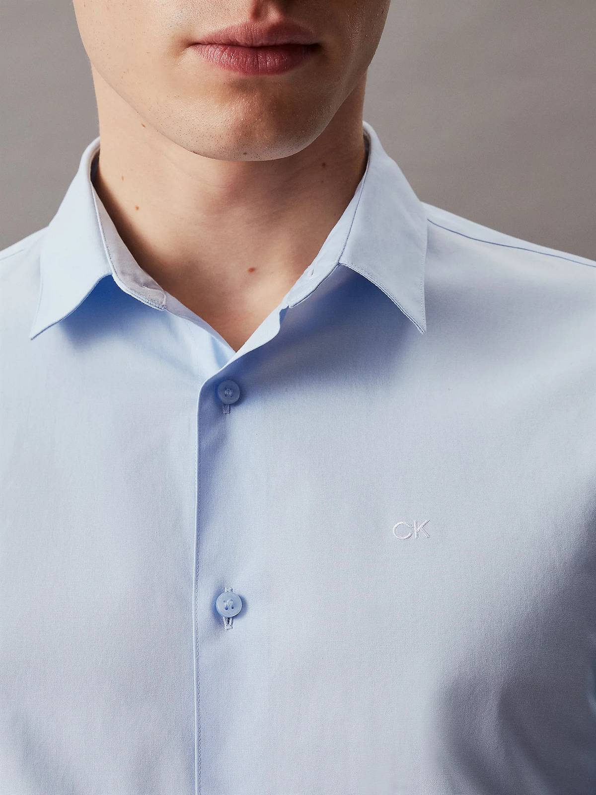 CALVIN KLEIN MENSWEAR POPELINE-STRETCH-SPANNHEMD Herren hellblau Foto 4
