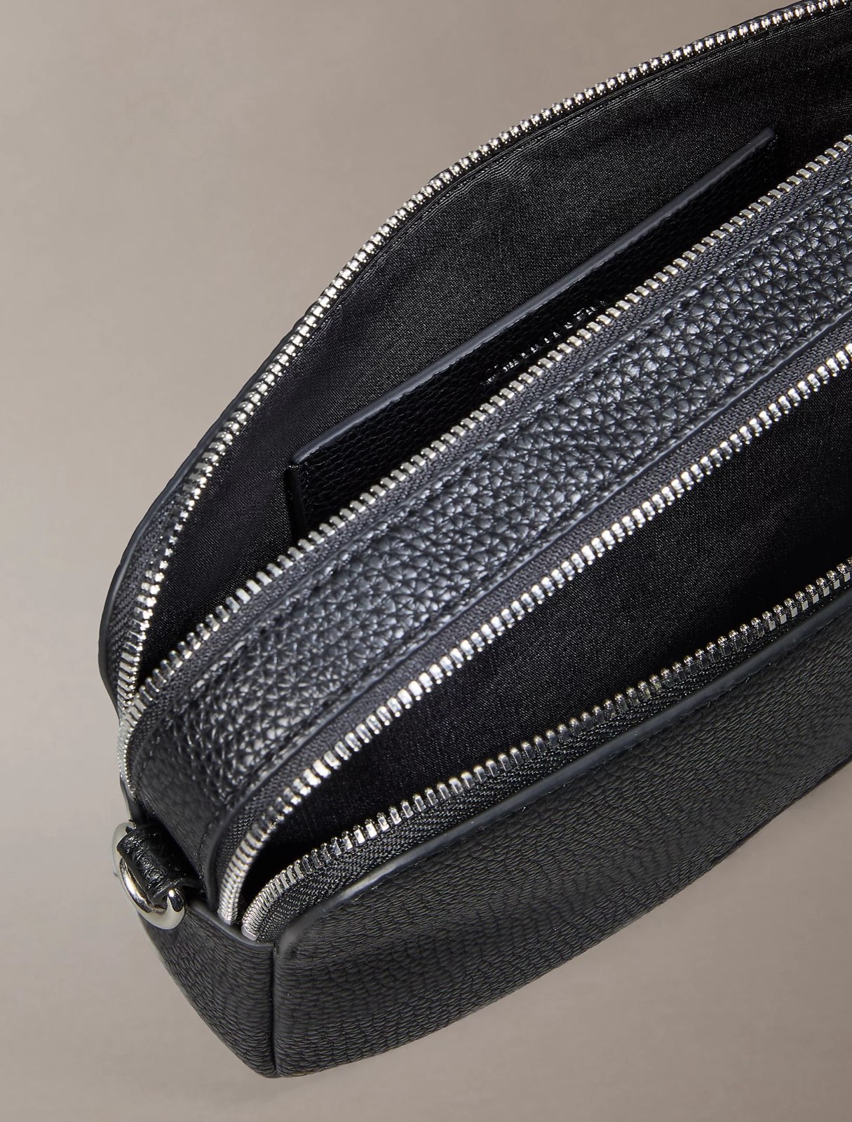 CALVIN KLEIN JEANS CK-Kameratasche mit Riemen Damen schwarz Foto 3