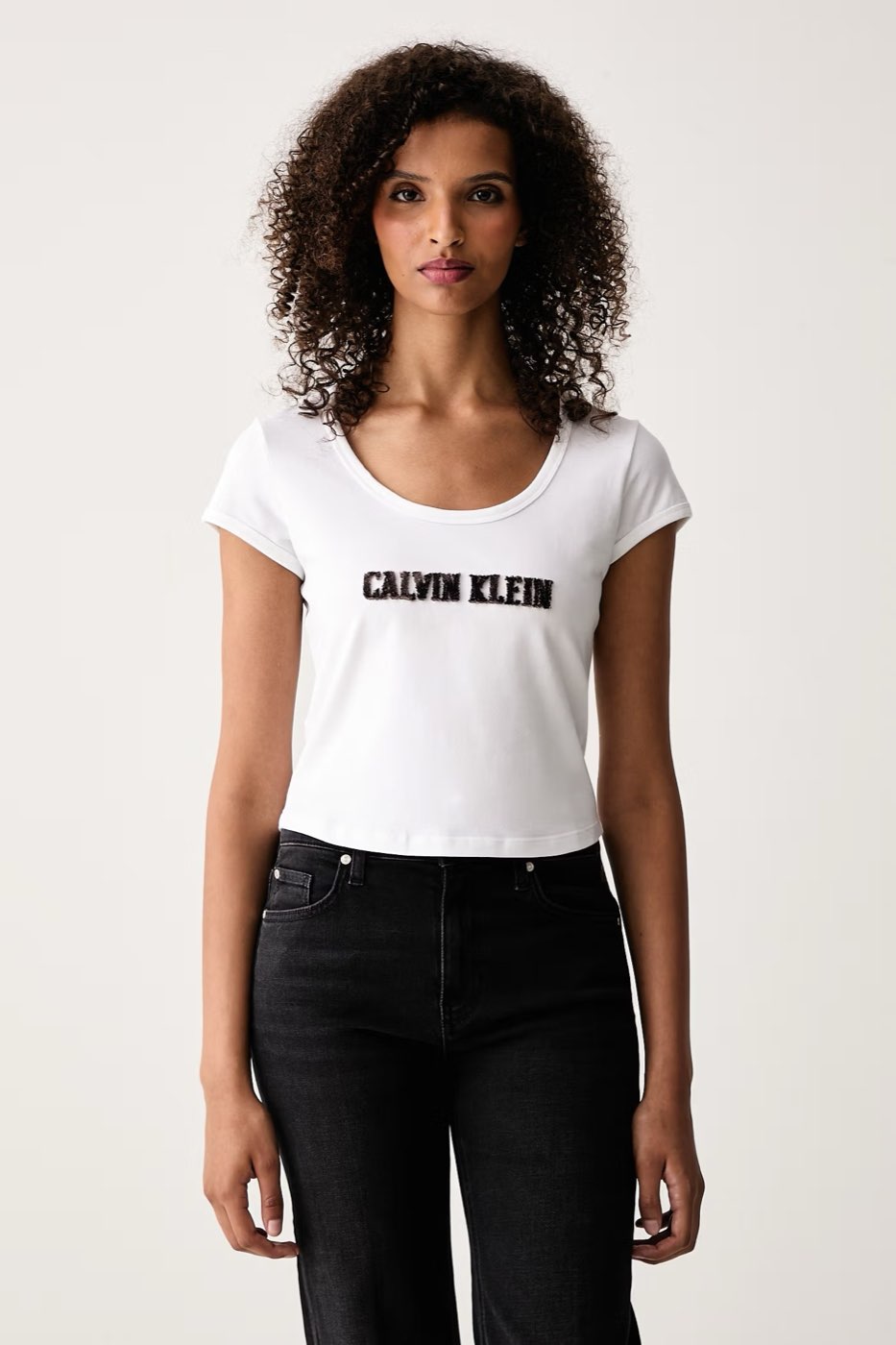 CALVIN KLEIN JEANS T-Shirt mit Logo „Baby Varsity“ Damen weiß Foto 2