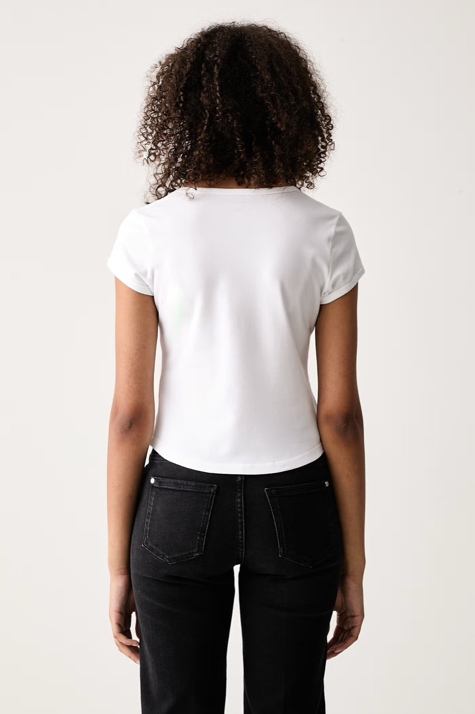 CALVIN KLEIN JEANS T-Shirt mit Logo „Baby Varsity“ Damen weiß Foto 3