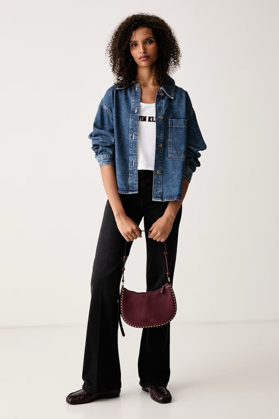 CALVIN KLEIN JEANS T-Shirt mit Logo „Baby Varsity“ Damen weiß Foto 4