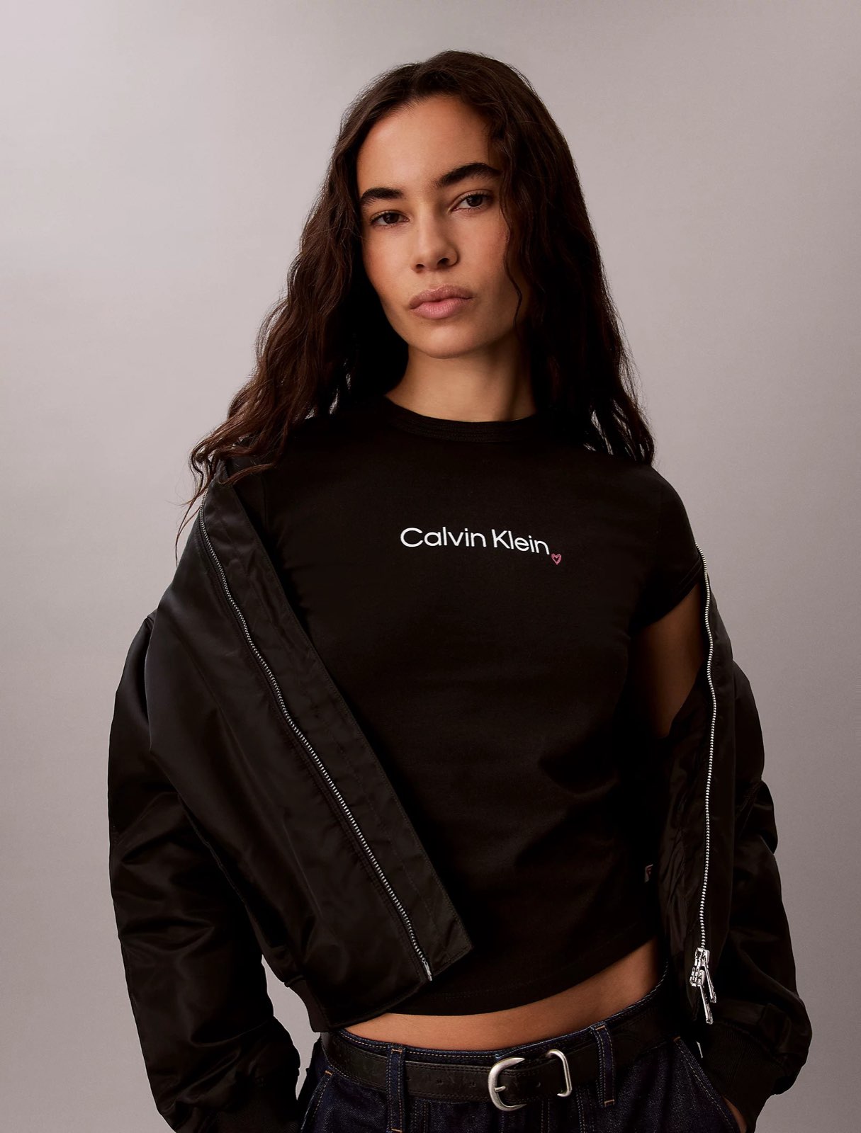 CALVIN KLEIN JEANS T-Shirt Slim Fit mit Herz-Logo Damen schwarz