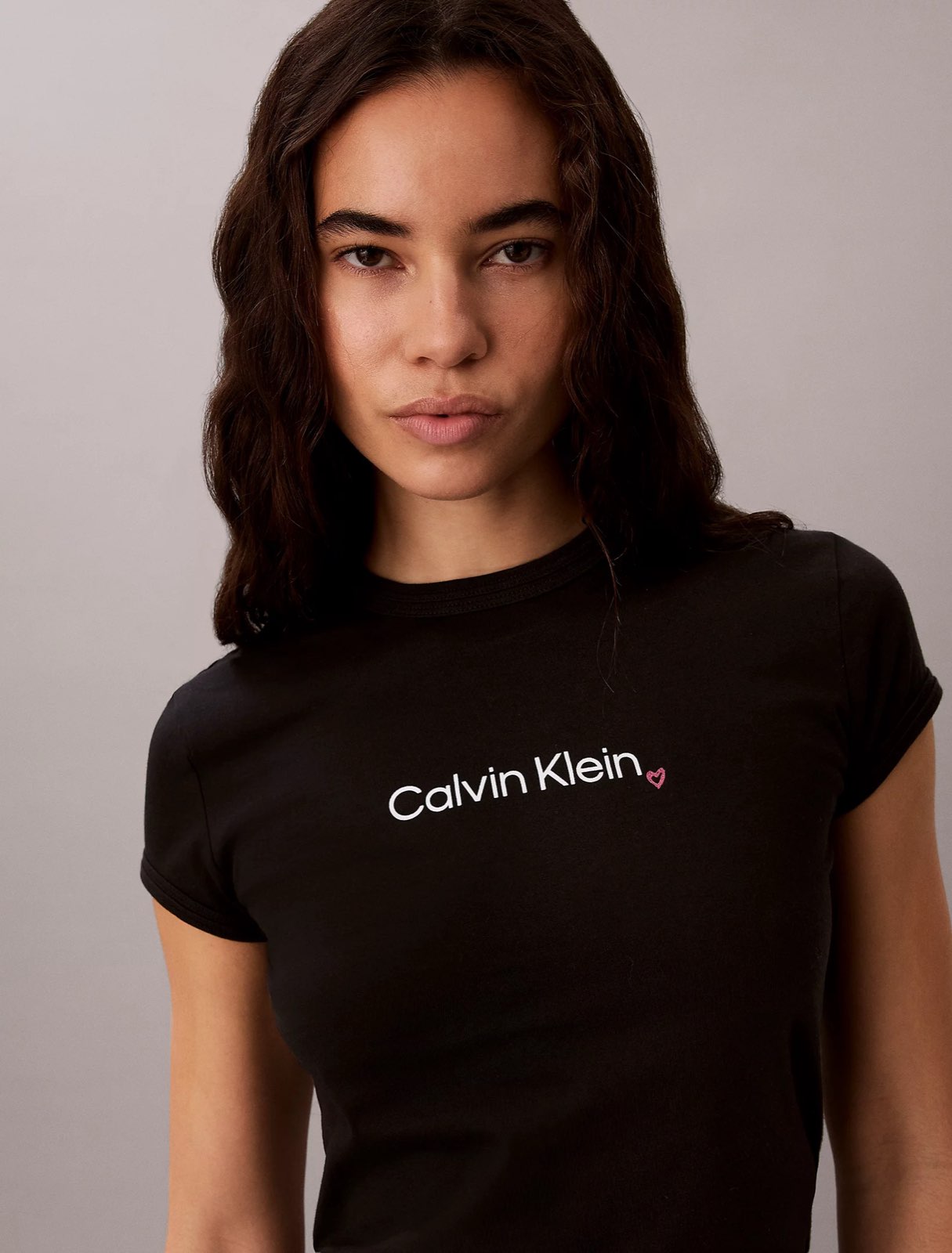 CALVIN KLEIN JEANS T-Shirt Slim Fit mit Herz-Logo Damen schwarz Foto 5