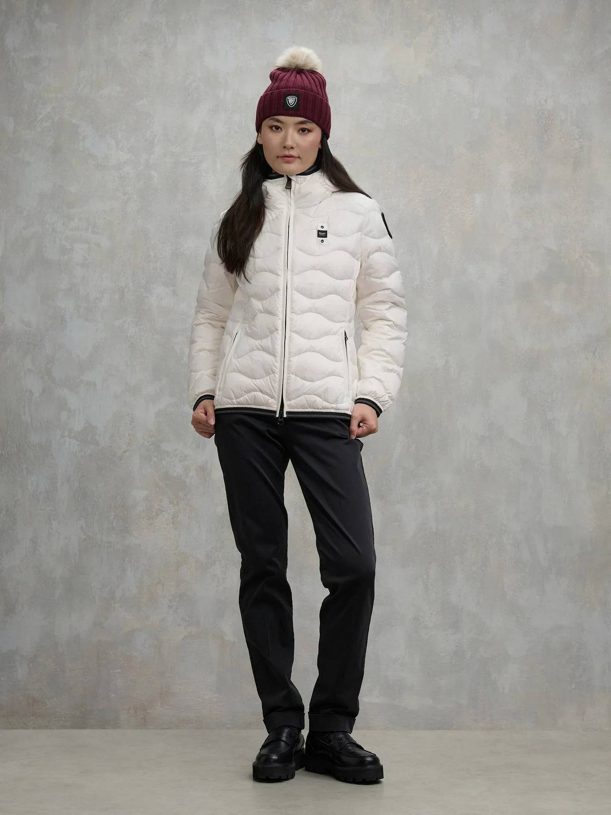 BLAUER Camelia - Kurze Daunenjacke mit Kapuze Damen weiß Foto 3