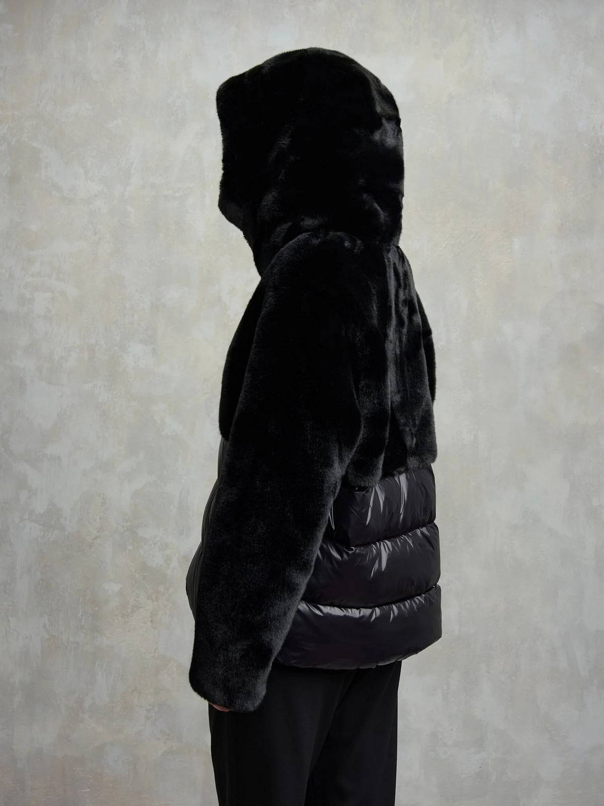 BLAUER Fanevil - Kurze Daunenjacke mit Kapuze Damen schwarz Foto 3