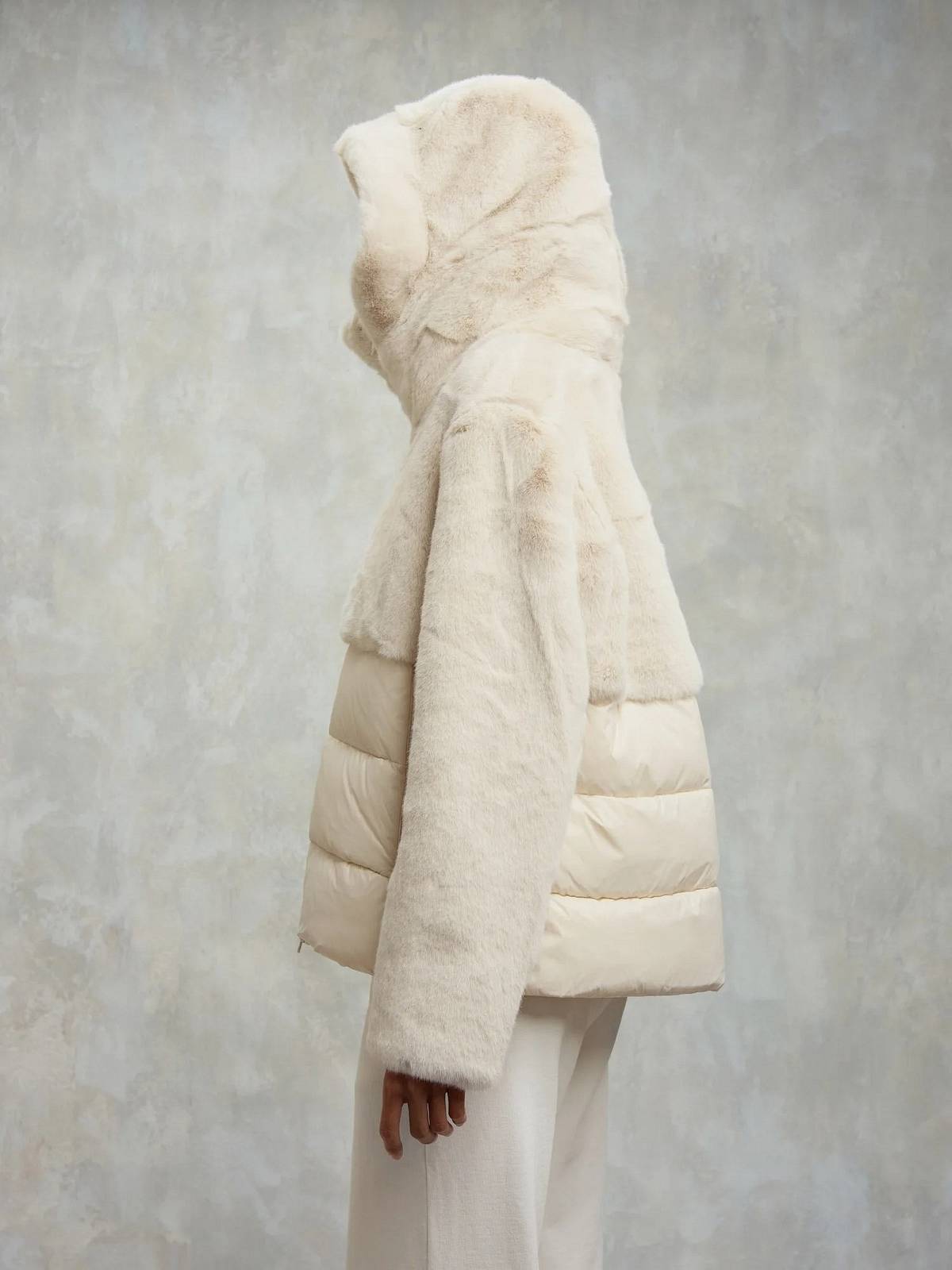 BLAUER Fanevil - Kurze Daunenjacke mit Kapuze Damen beige Foto 3