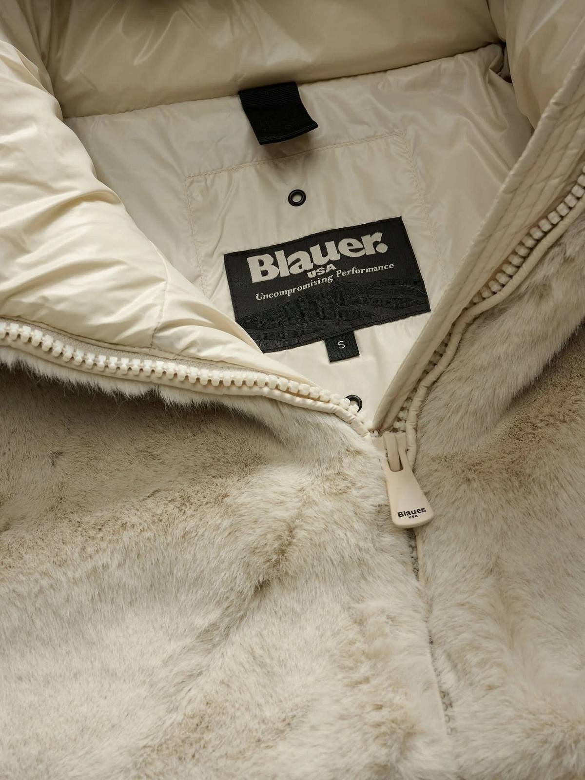 BLAUER Fanevil - Kurze Daunenjacke mit Kapuze Damen beige Foto 4