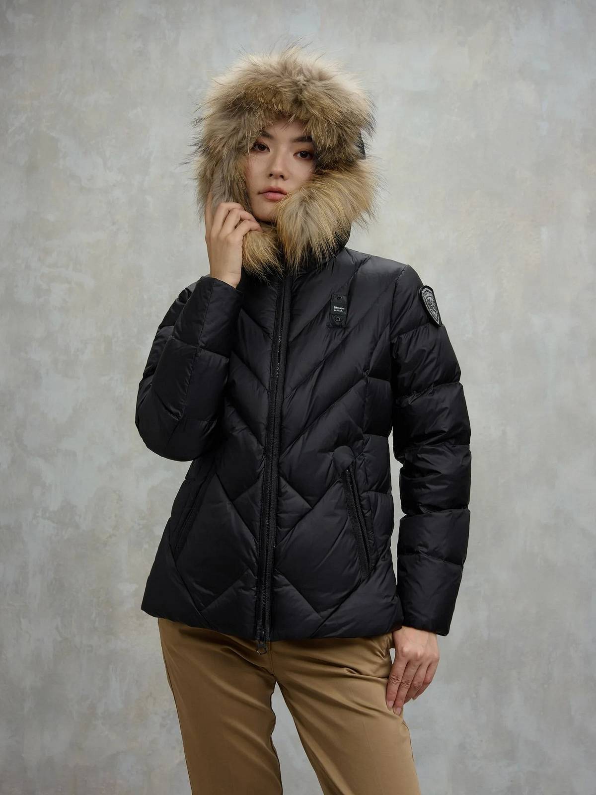 BLAUER Alicia - Kurze Daunenjacke mit Fell Damen schwarz Foto 2