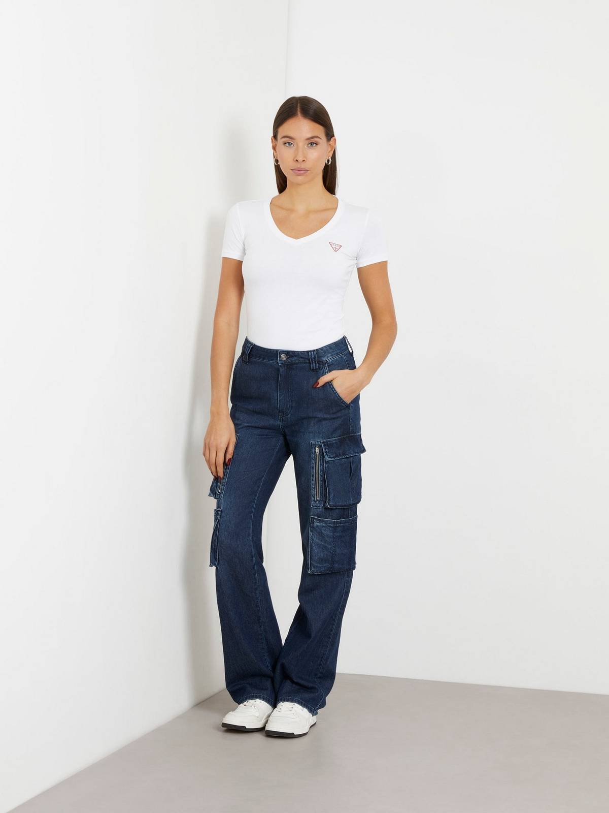 GUESS V Mini Triangle T-shirt Femme blanc Photo 4
