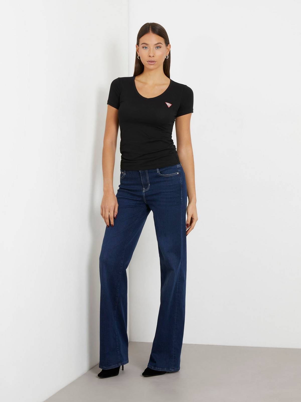GUESS V Mini Triangle T-shirt Femme noir Photo 4