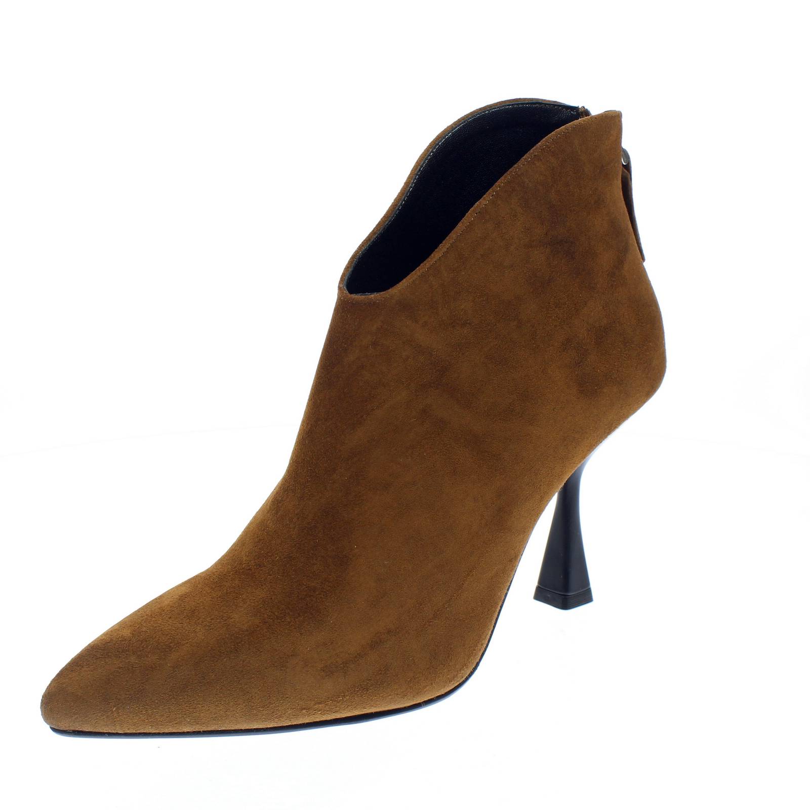 Ламур Тронкетти в фильме Камошник в Такко и Роккетто Марроне - Донна Скарпе