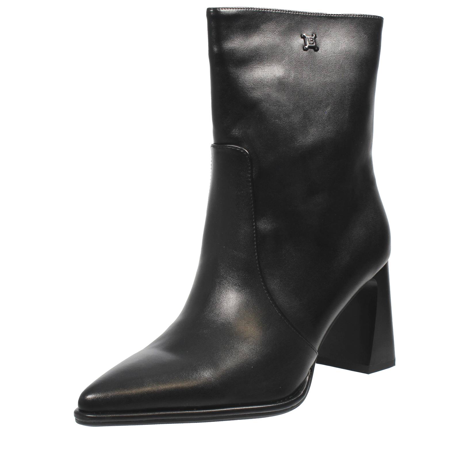 Лаура Бьяджотти Тронкетти в Такко Медио Неро - Донна Скарпе Тронкетти