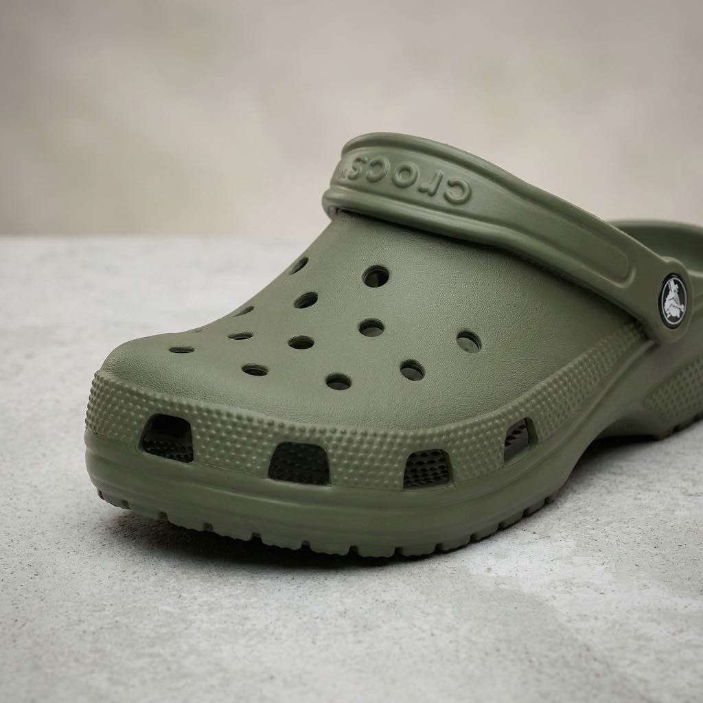 CROCS Klassischer Clog Herren grün Foto 5