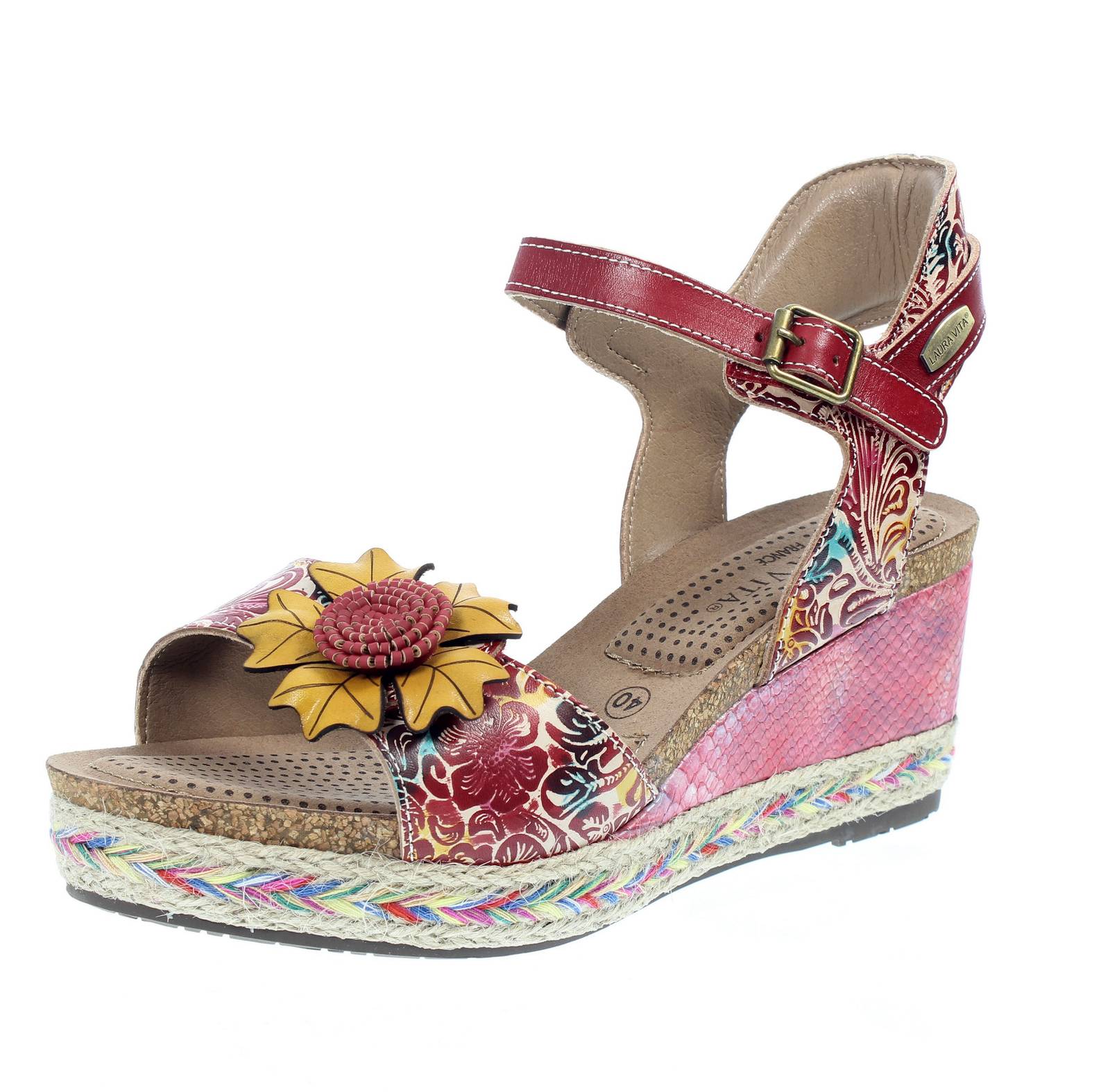 Лаура Вита Фэйсо 06 - Сандали в фильме Пелле Кон Зеппа Россо - Донна Скарпе Сандали