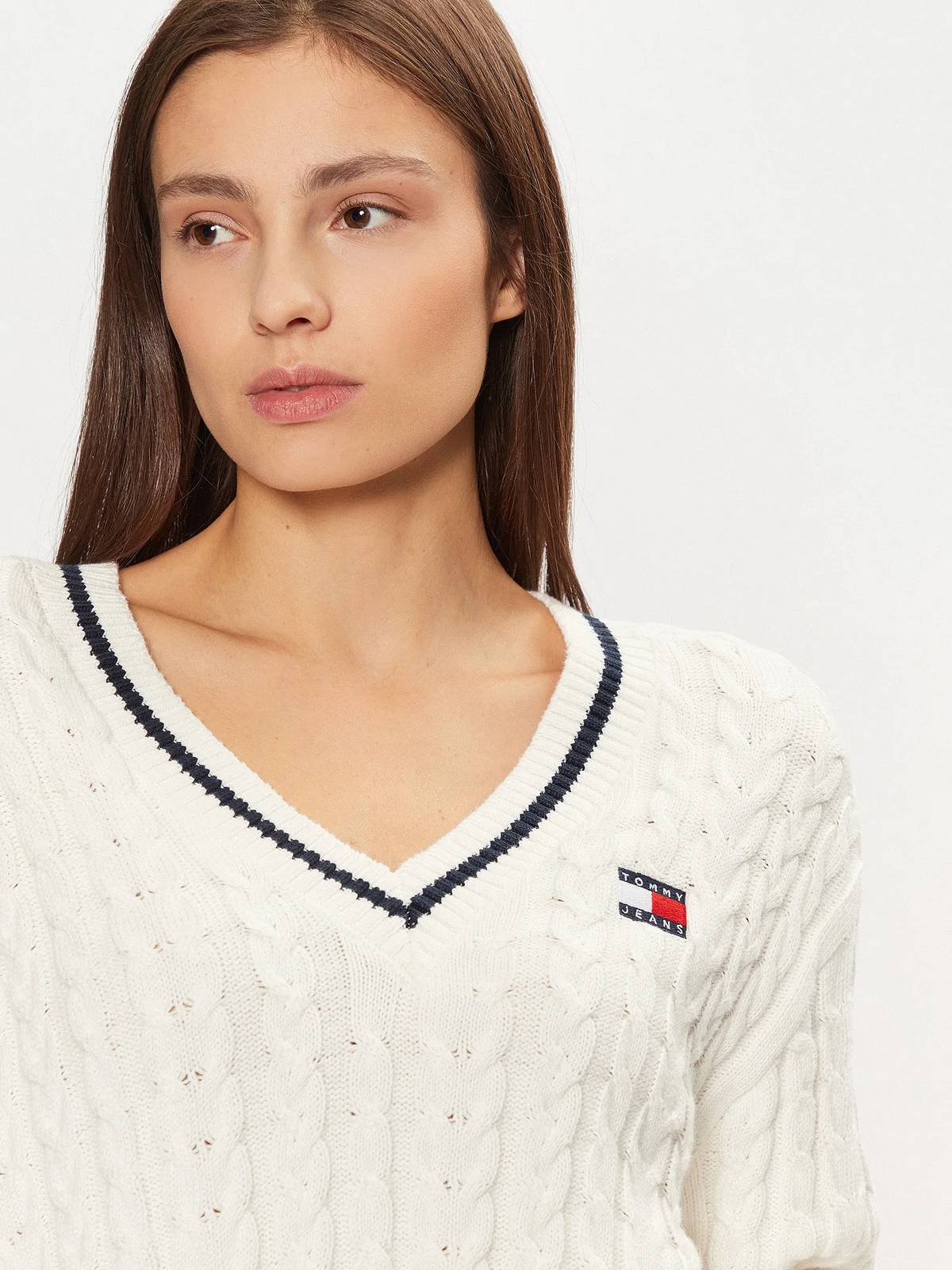 TOMMY HILFIGER Badge cable V-neck sweater Woman white Photo 3