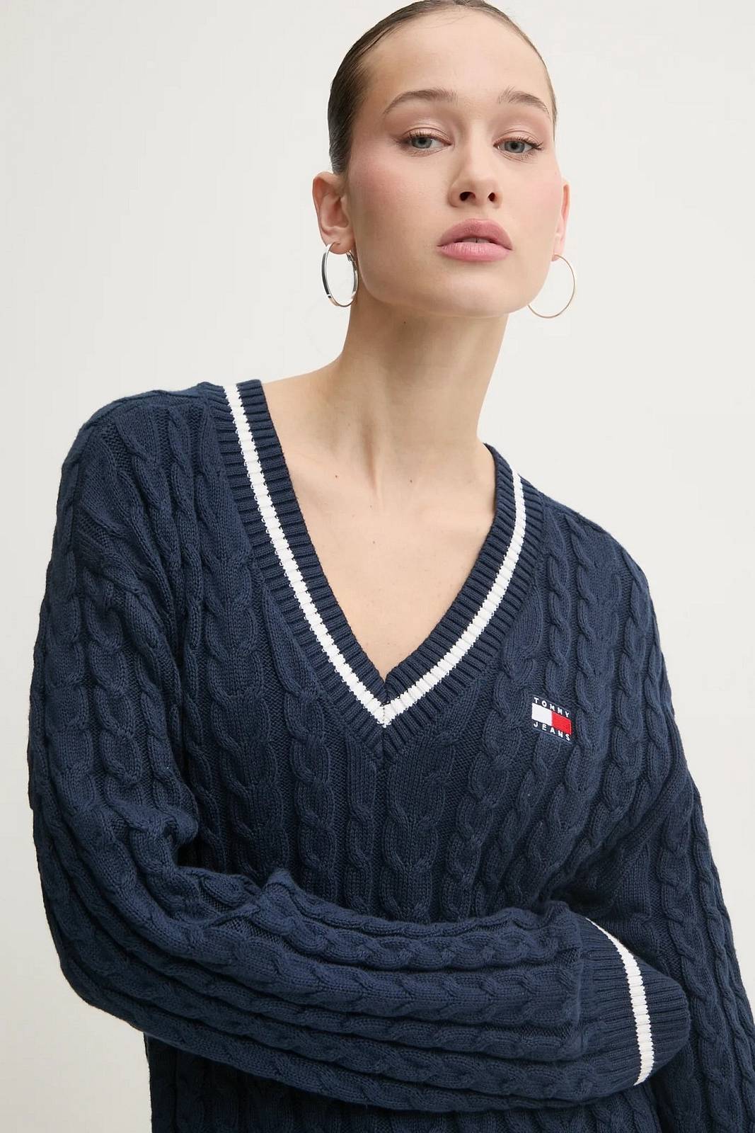 TOMMY HILFIGER Badge cable V-neck sweater Woman blue Photo 3