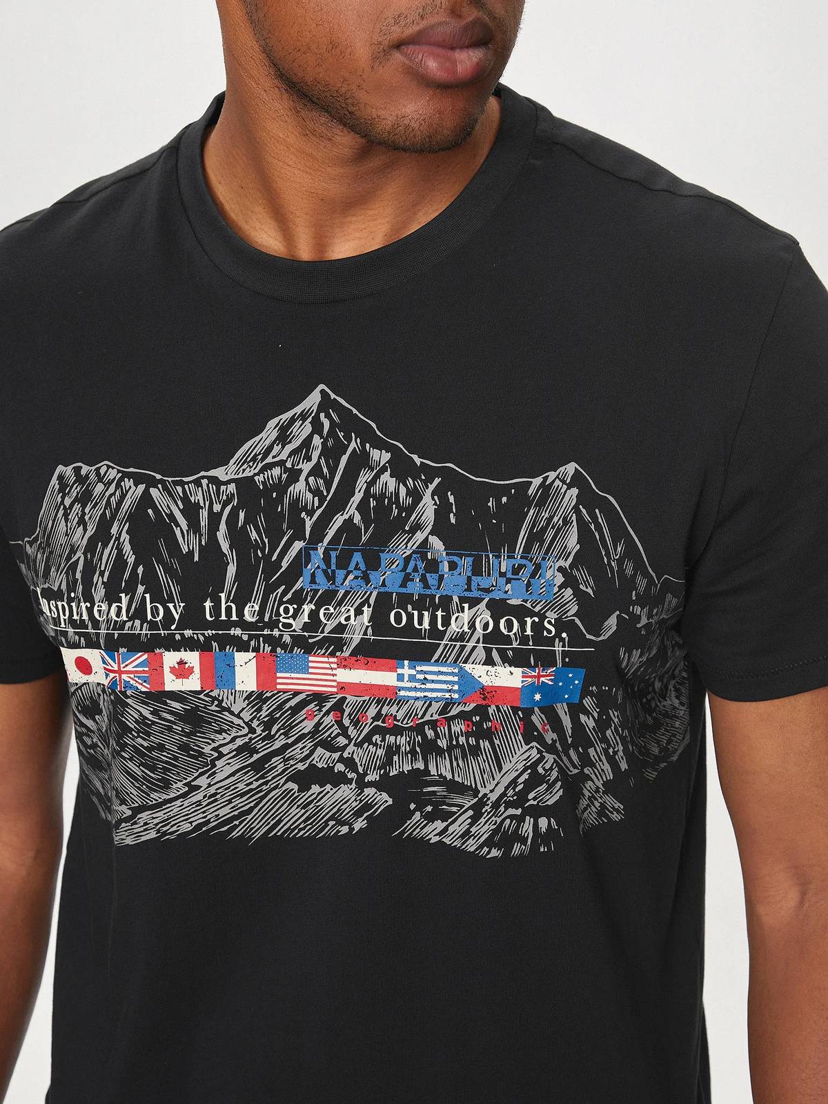 NAPAPIJRI Turin T-Shirt mit kurzen Ärmeln Herren schwarz Foto 3